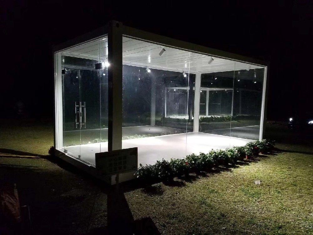 打包箱全景玻璃房施工現(xiàn)場